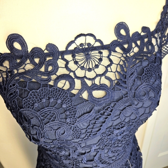 NWT!!! Chi Chi London Navy Lace Midi Dress, Size 4 - Picture 6 of 7